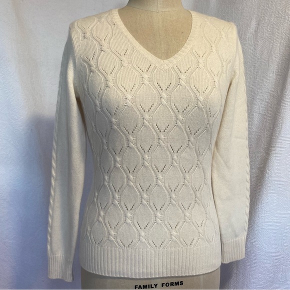 Pure cashmere ivory vneck sweater - Picture 5 of 9